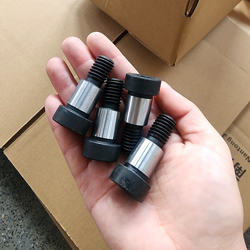 Болты с буртиком из углеродистой стали 1–8 UNC x 4 дюйма, метрические